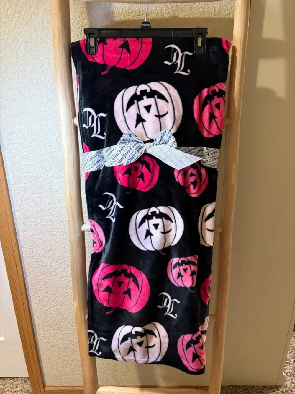Juicy Couture Halloween Black Pink Pumpkin Plush Throw Blanket 60x70 NWT